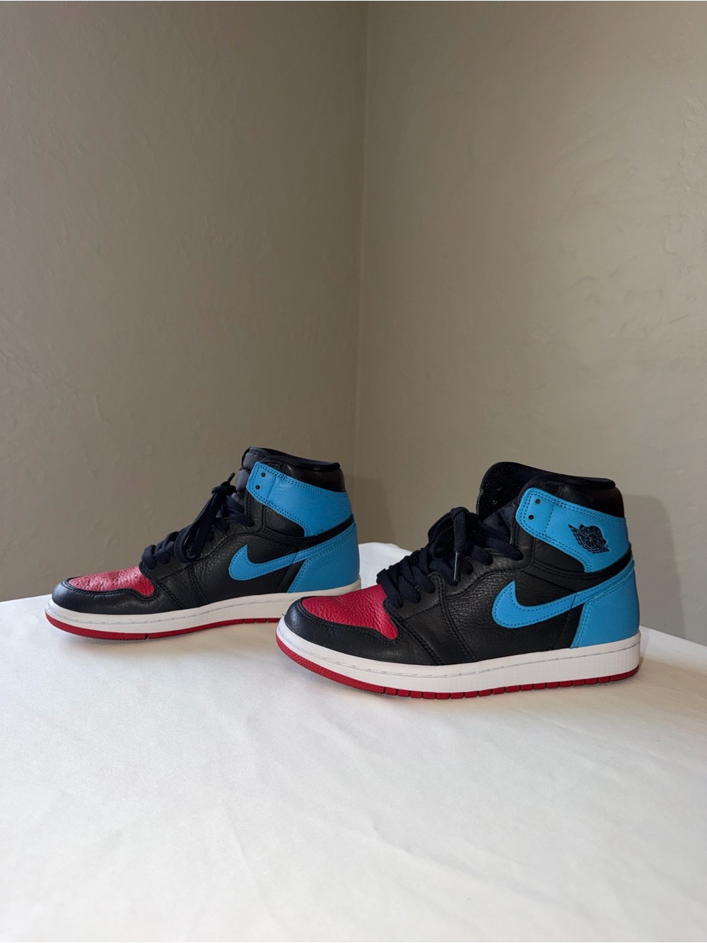 Air Jordan 1 High OG UNC to Chicago Women’s Size 7 – Excellent Condition